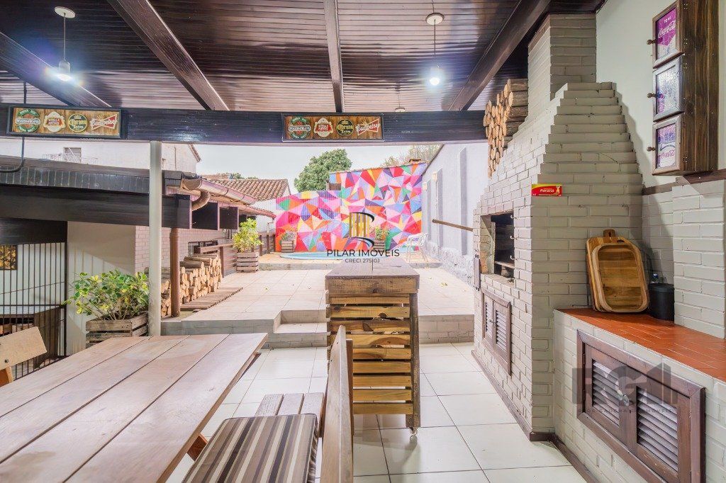 Casa 4 dormitórios no bairro Nonoai