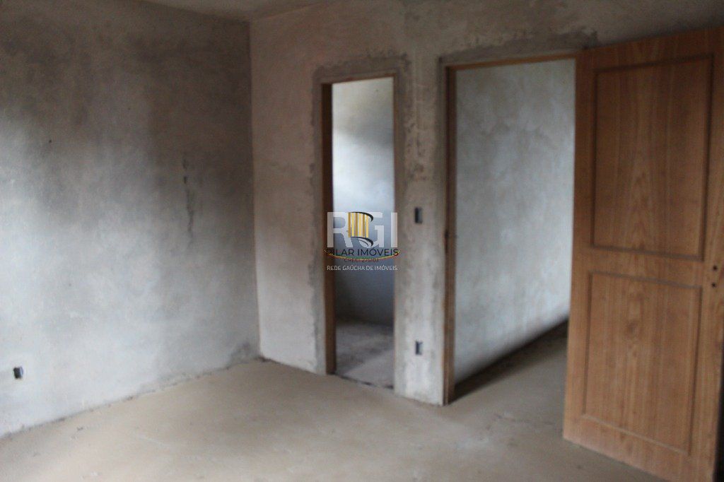 Casa para Venda - 300m², 5 dormitórios, sendo 3 suites, 5 vagas - Teresópolis