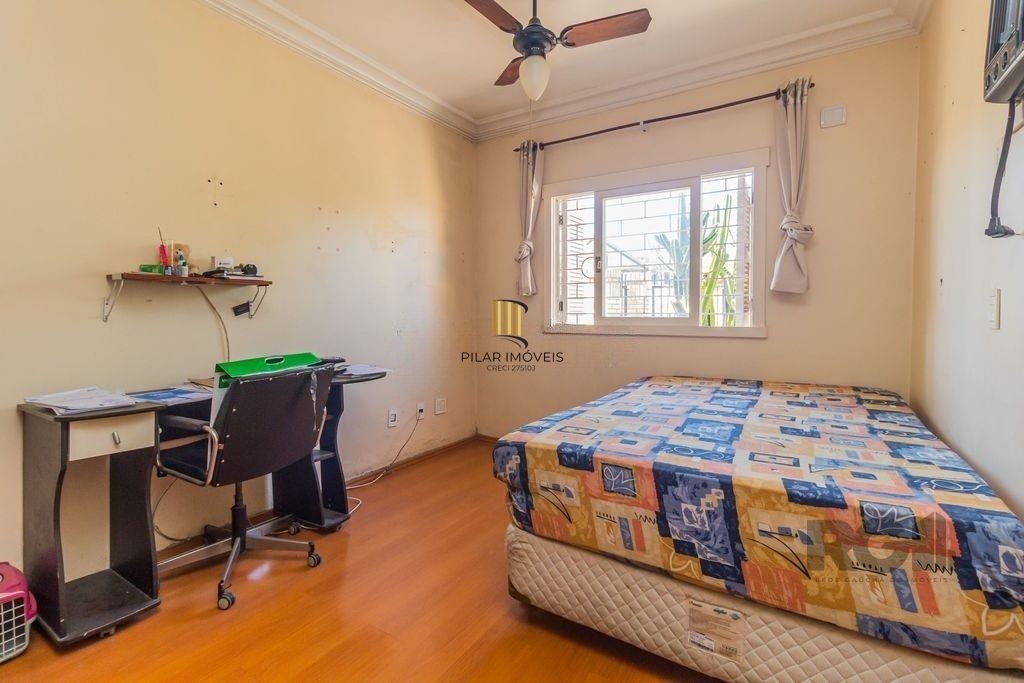 Casa 224m² - 3 dormitórios, 4 vagas no bairro Parque Santa Fé