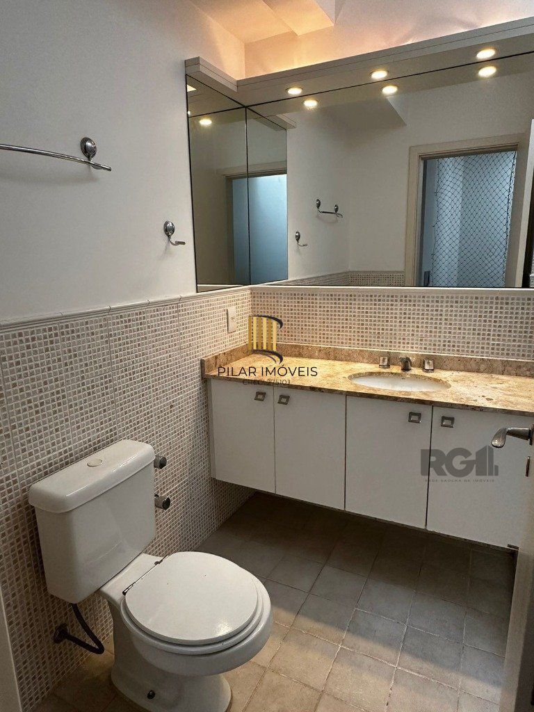 Casa em condomínio com 245m² - 3 dormitórios, 2 vagas no bairro Pedra Redonda