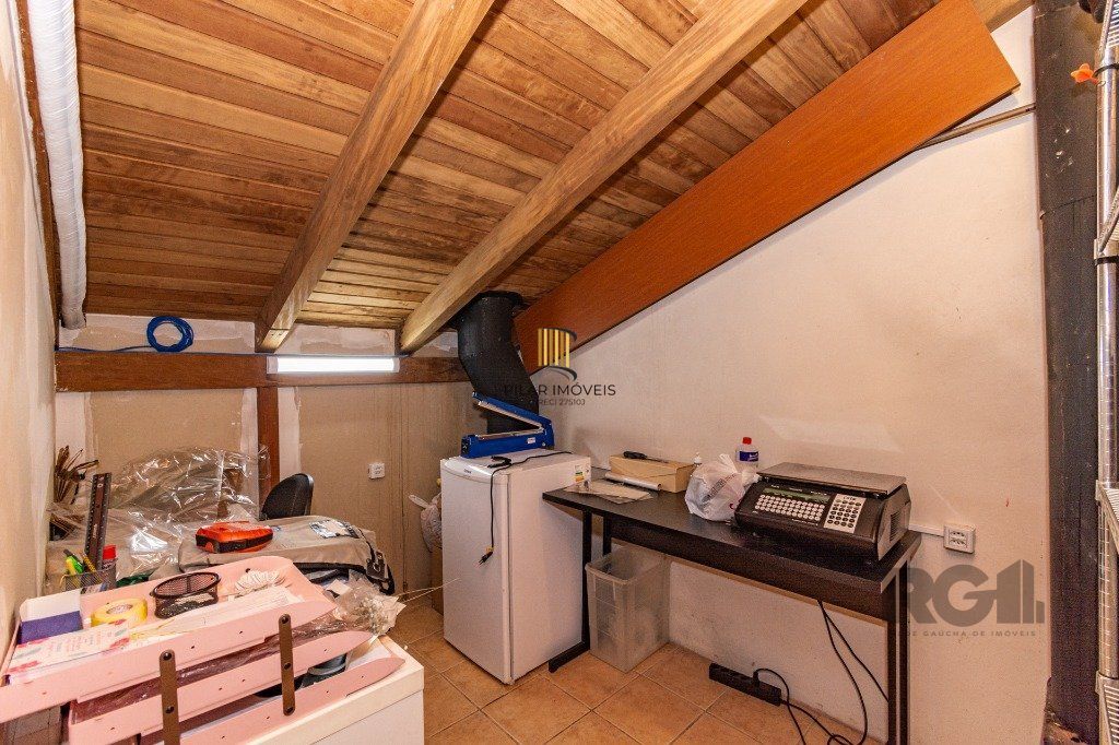 Casa de 484m², 4 dormitórios, 8 vagas no bairro Chácara das Pedras!