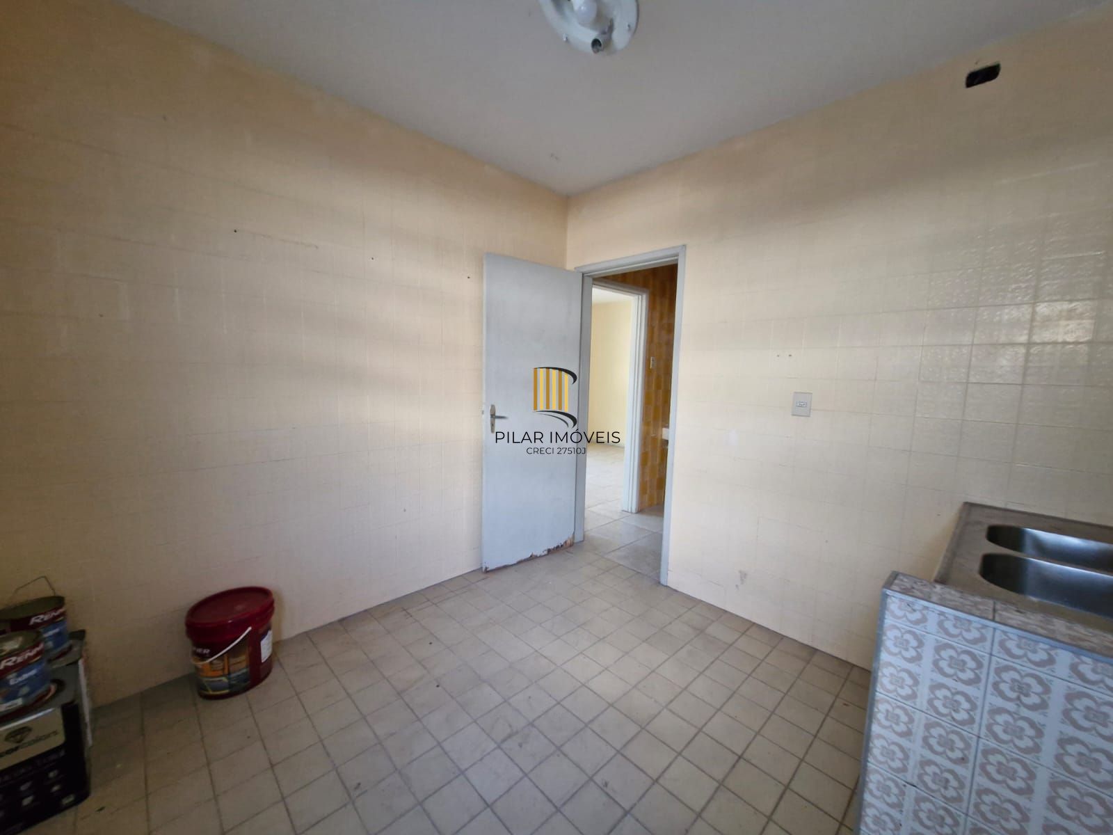 Casa 3 dormitórios, 3 banheiros, bairro Teresópolis.