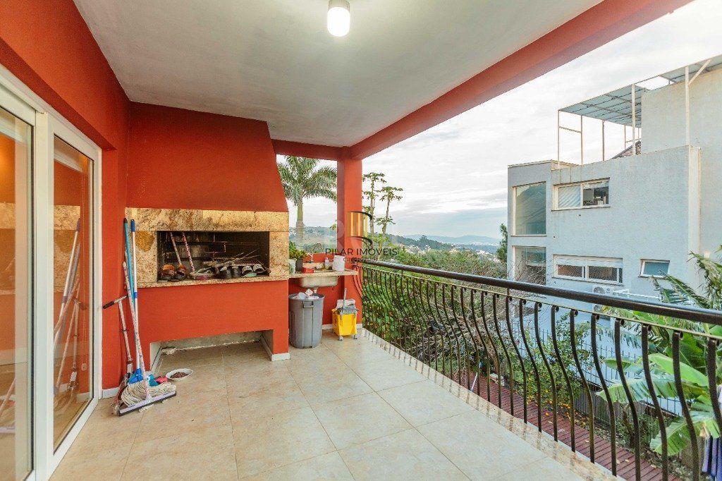 Casa de 498m², bairro Teresópolis