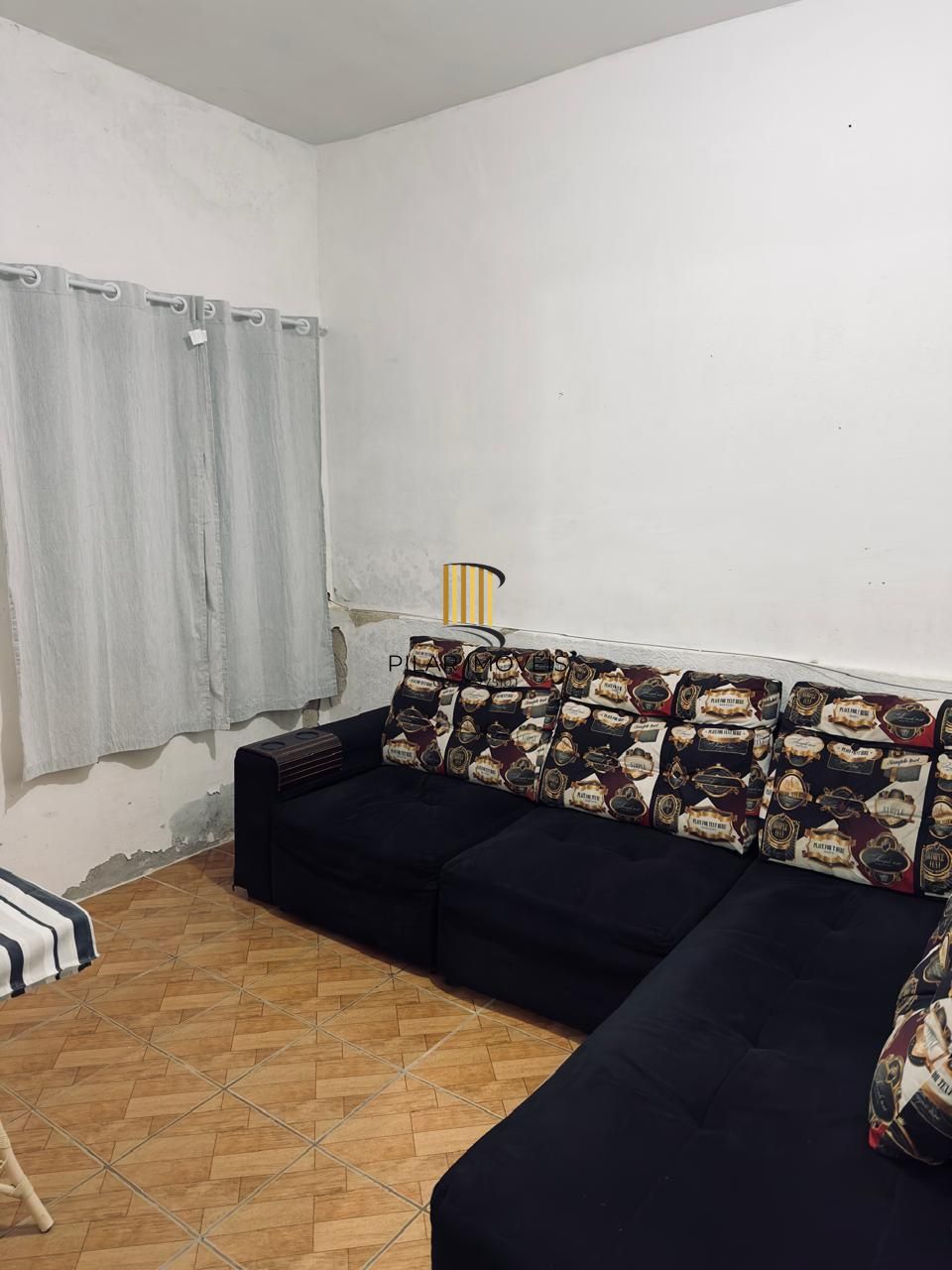 EXCELENTE OPORTUNIDADE DE NEGÓCIO, para Locar ou Morar com a Família. Terreno de 11,00 x 17,60 Com 01 sobrado de 3 dormitório... E outra em madeira 2 dormitórios.