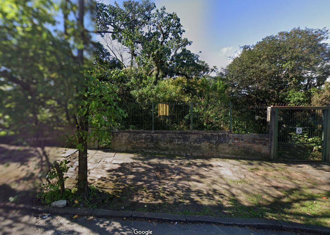 Terreno de esquina com 1.430m² no em Teresópolis.