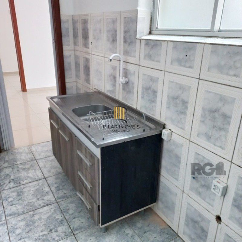 Apartamento GARDEN com dois pátios  privativas,  1 dormitório, sala, cozinha, 1 banheiro   na Av. Getúlio Vargas.