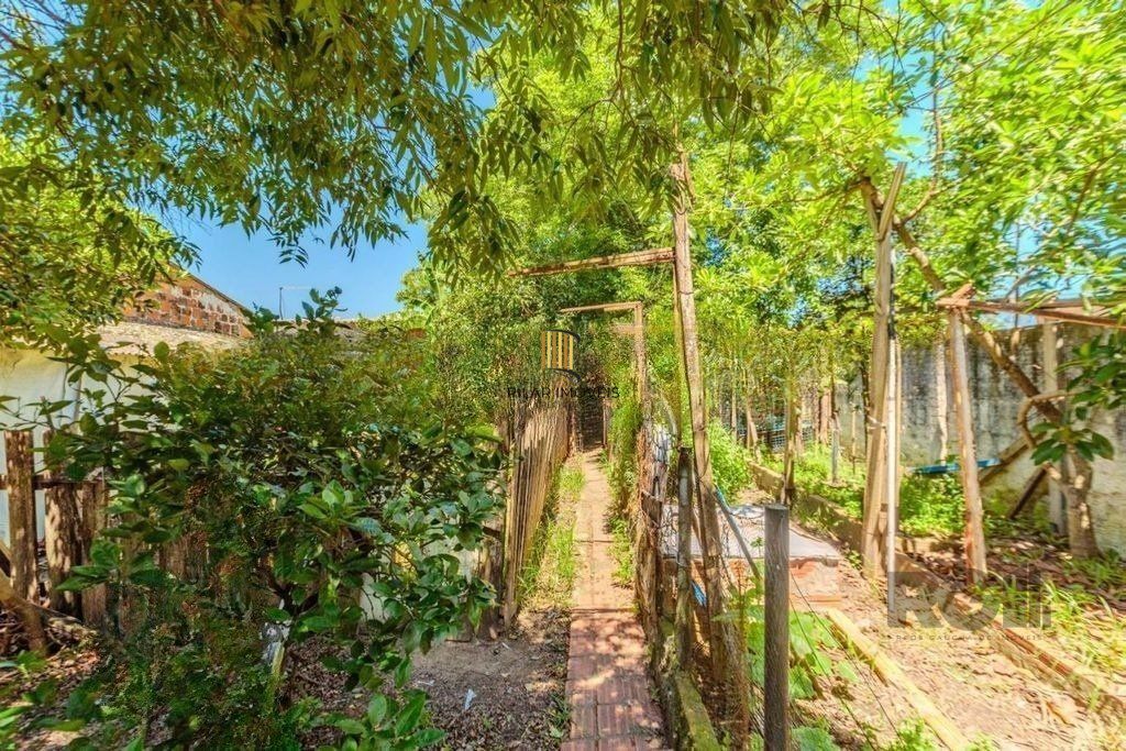 Casa de 3 dormitórios no bairro Rubem Berta