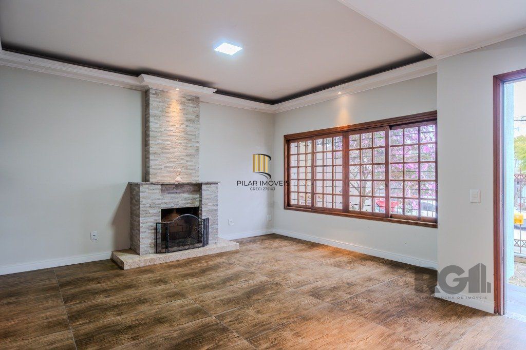 Casa de 214m² com 4 dormitórios, 1 suíte, piscina e 2 vagas no bairro Teresópolis - Pilar Imóveis