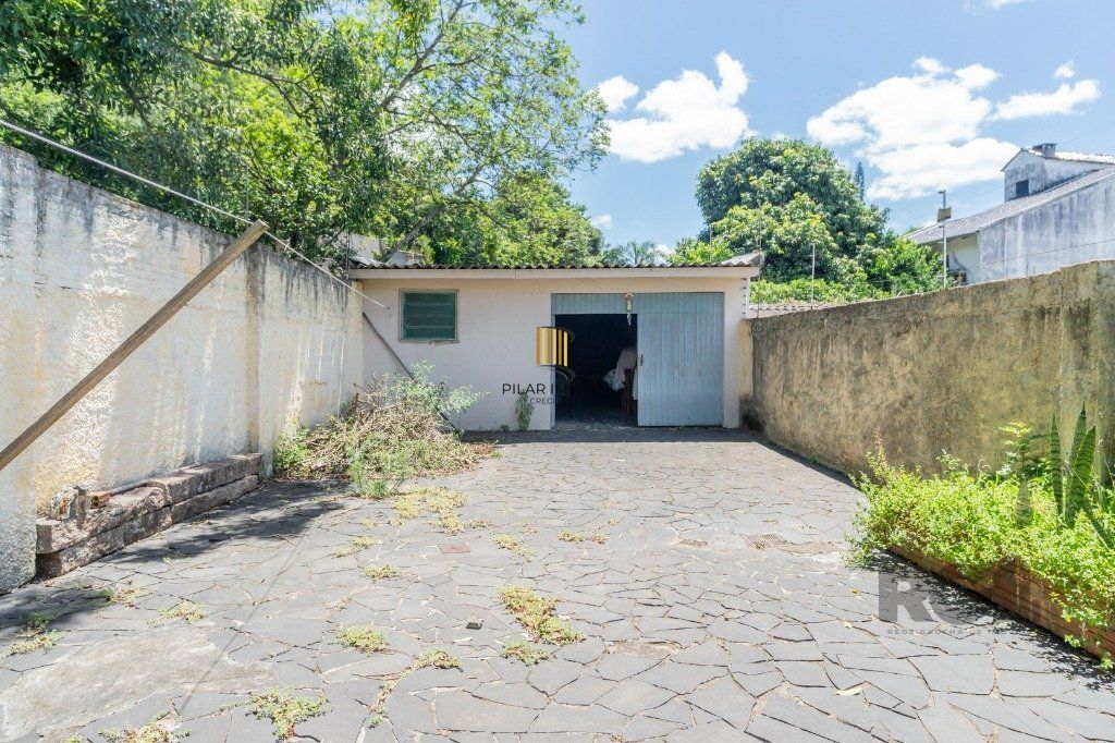 Casa com 4 dormitórios no bairro Gloria
