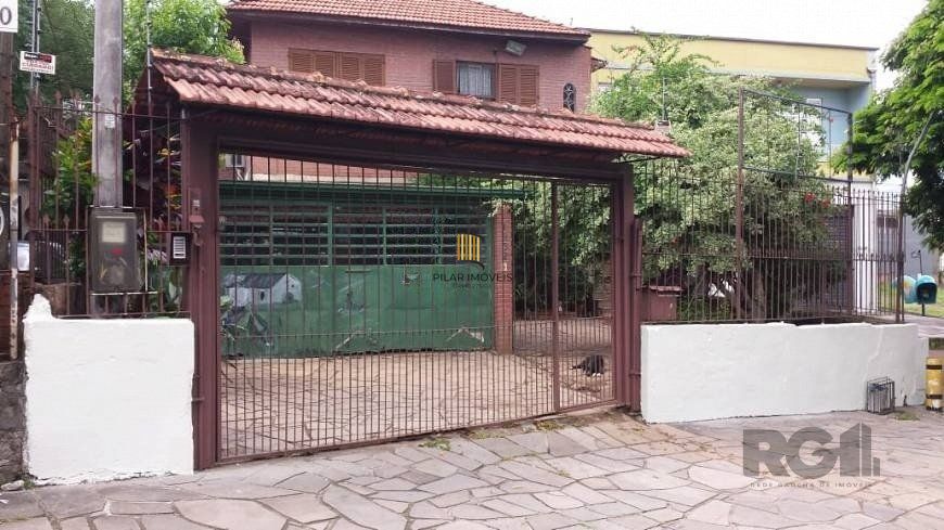 Casa para Venda - 200m², 5 dormitórios, sendo 1 suites, 4 vagas - Glória