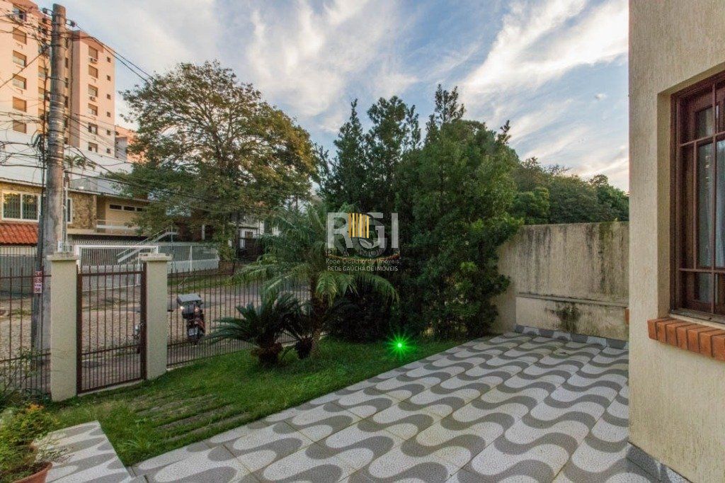 Sobrado para Venda - 499.98m², 4 dormitórios, sendo 3 suites, 4 vagas - Jardim Ipiranga