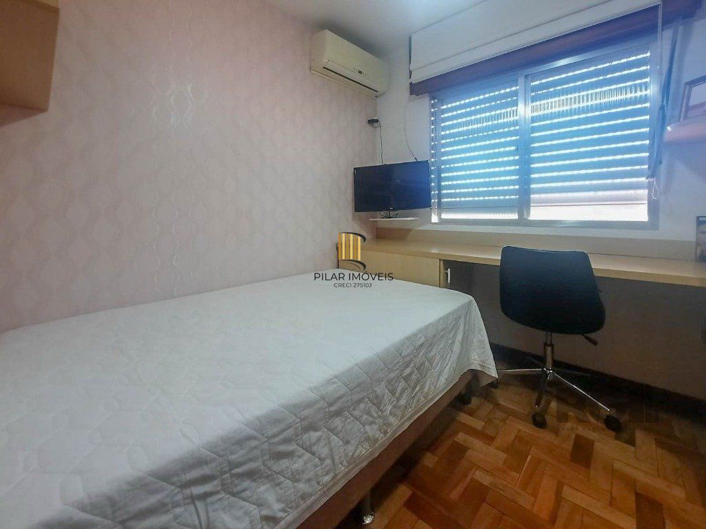 Excelente casa de 240m² com 4 dormitórios e 2 vagas.