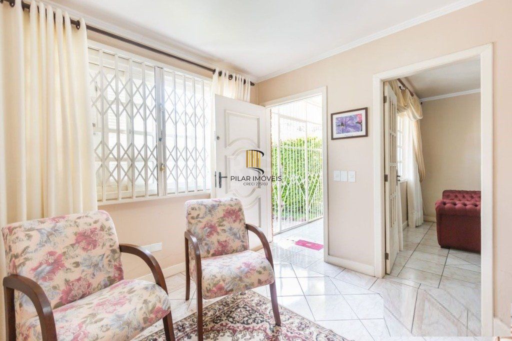 Casa para Venda - 258m², 3 dormitórios, sendo 1 suites, 4 vagas - Teresópolis