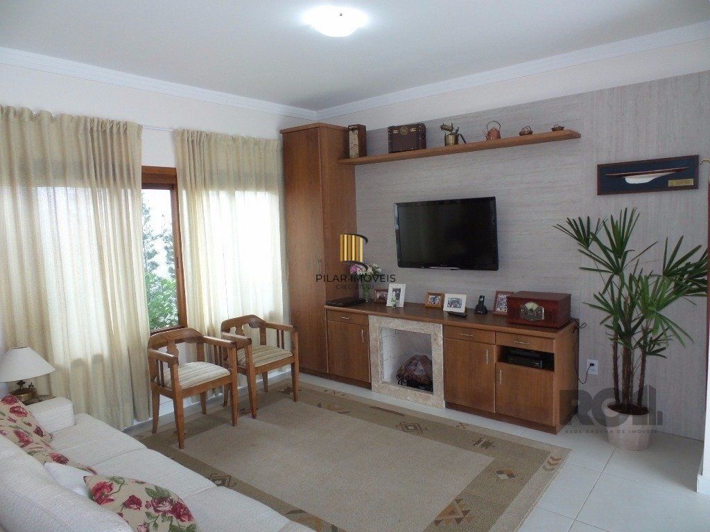 Excelente casa em condomínio com 3 dormitórios e 4 vagas.