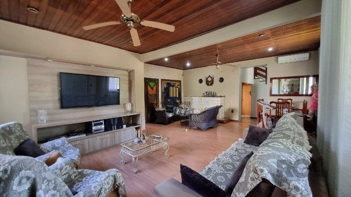 Casa 4 dormitórios no bairro Teresópolis