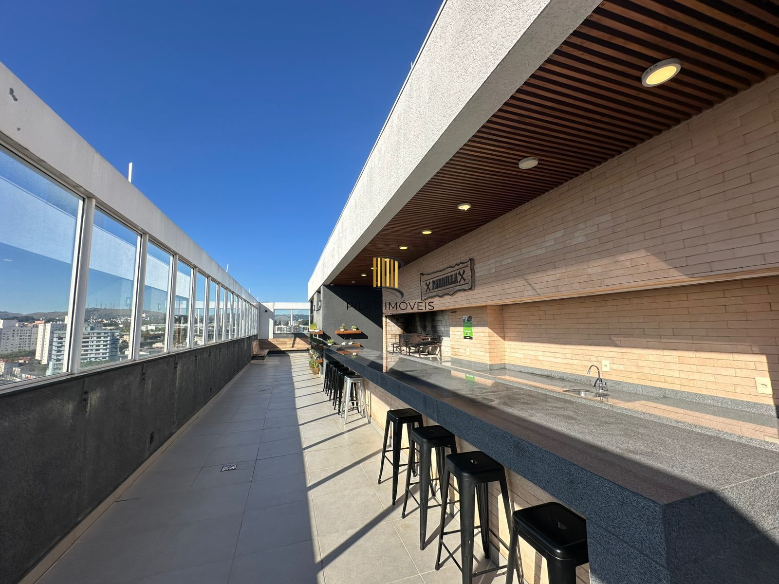 Apartamento Mobiliado e Reformado com Closet, Churrasqueira e Infraestrutura Completa no Centro de Porto Alegre