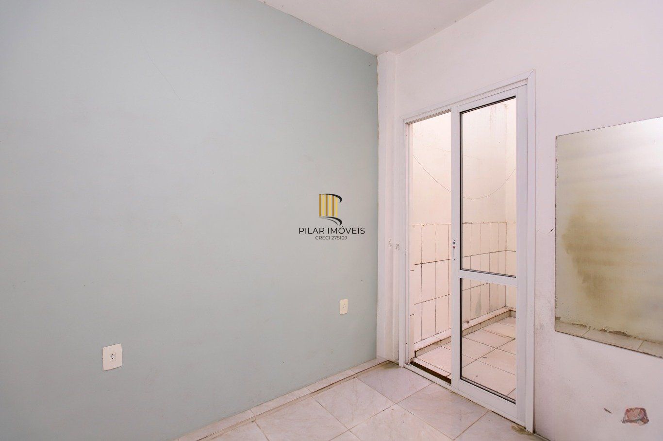 Casa com Edícula nos fundos, total de 5 dormitórios no Bairro gloria.
