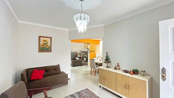 Casa com 4 Quartos e 3 banheiros de 223 m², perto da PUC à venda por R$ 697.000