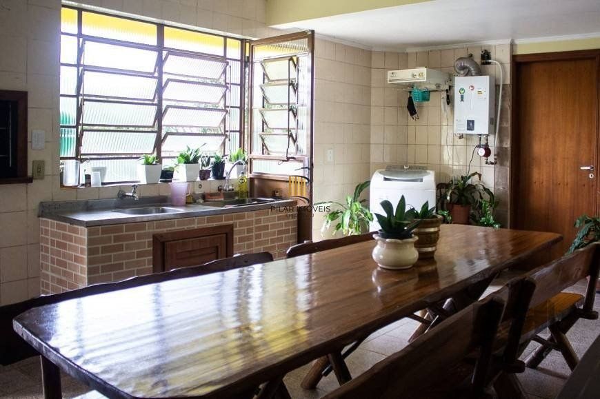Casa 298m² - 4 dormitórios, 3 vagas na Zona Norte