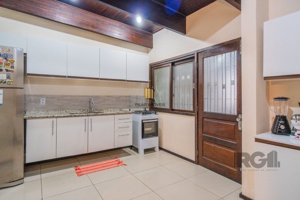 Casa 4 dormitórios no bairro Nonoai