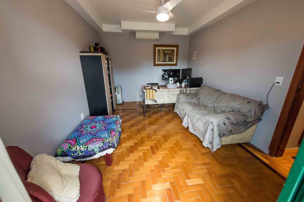 Casa para Venda - 317m², 5 dormitórios, sendo 1 suites, 2 vagas - Teresópolis