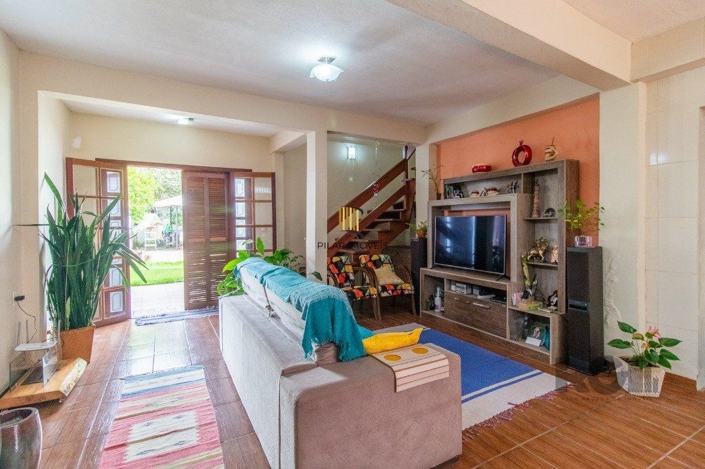Casa com 3 dormitórios e 3 vagas no bairro Santa Tereza