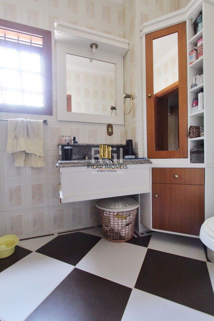 Casa para Venda - 259.5m², 4 dormitórios, sendo 1 suites, 3 vagas - Teresópolis