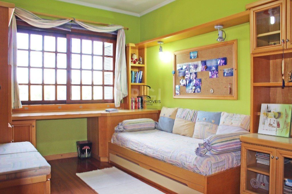 Casa para Venda - 300m², 4 dormitórios, sendo 1 suites, 4 vagas - Coronel Aparício Borges