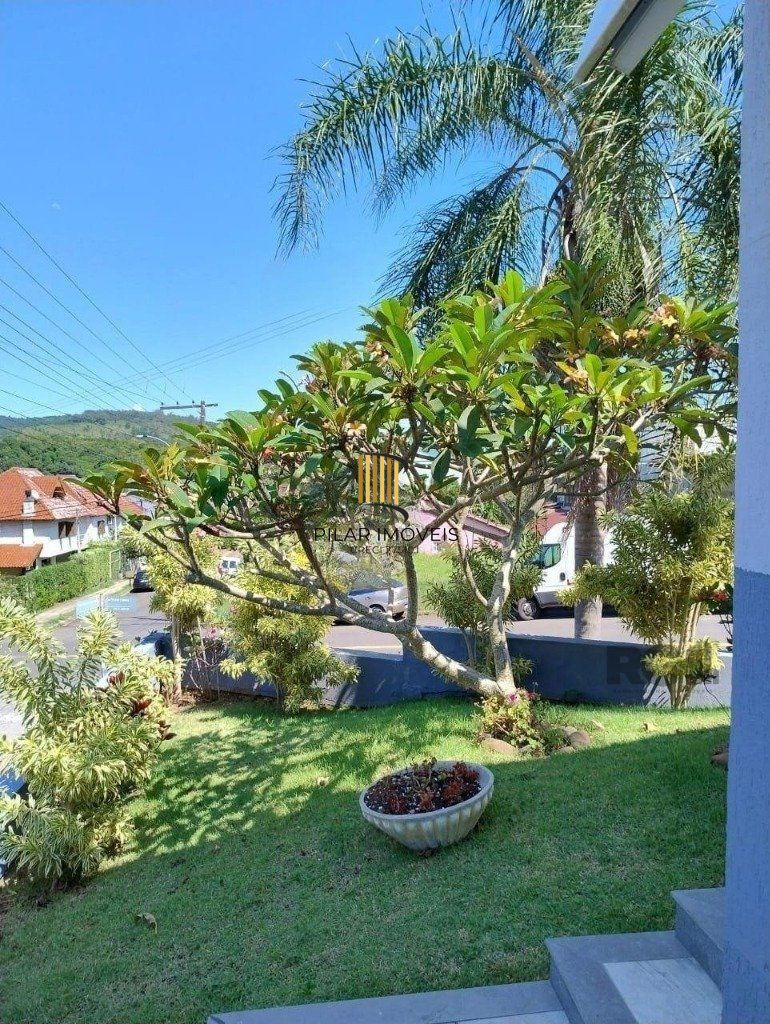 Casa de 3 dormitórios no bairro Mário Quintana