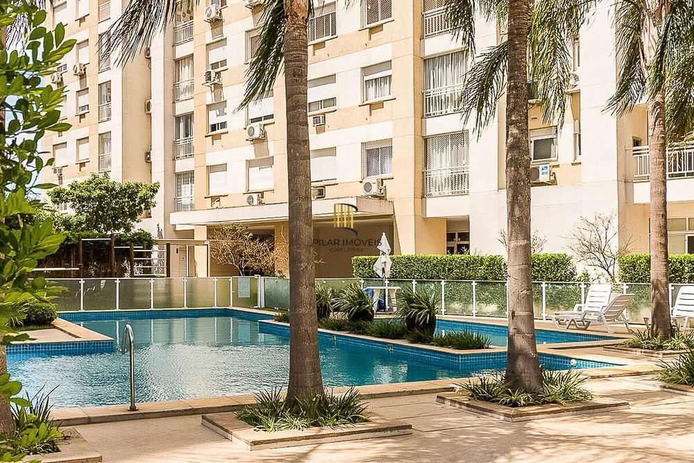 Apartamento 2 dormitórios com 1 suíte no bairro Passo D'areia em Porto Alegre.