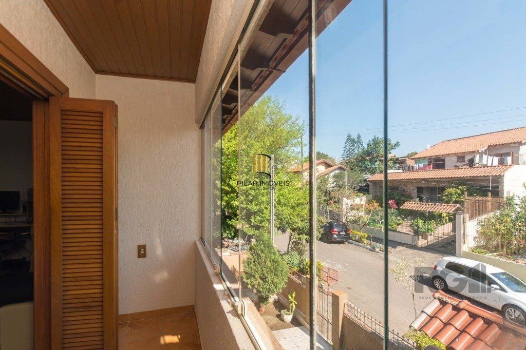 Casa de 4 quartos com 265m², no bairro Cavalhada