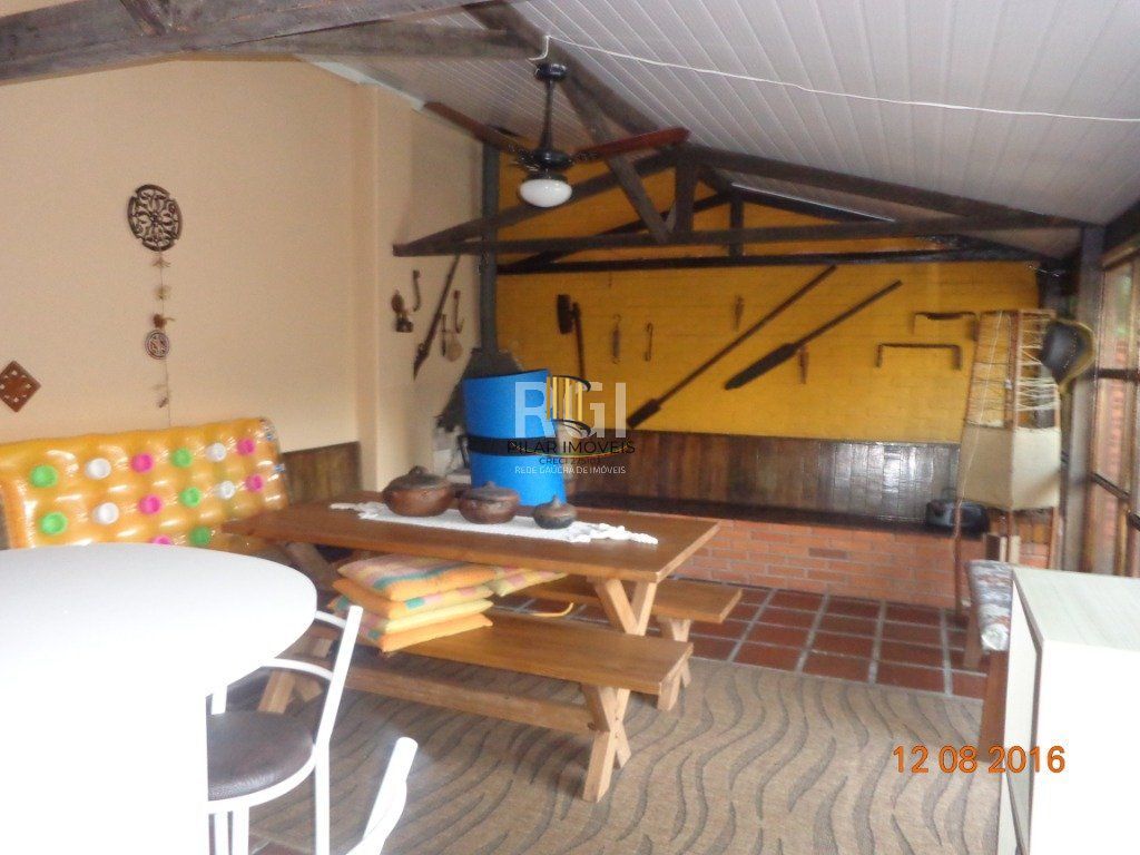 Casa para Venda - 240m², 6 dormitórios, 4 vagas - Teresópolis
