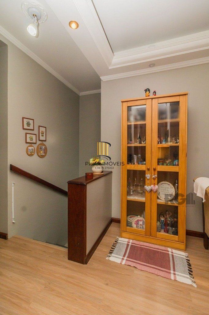 Casa de 4 dormitórios no bairro Sarandi