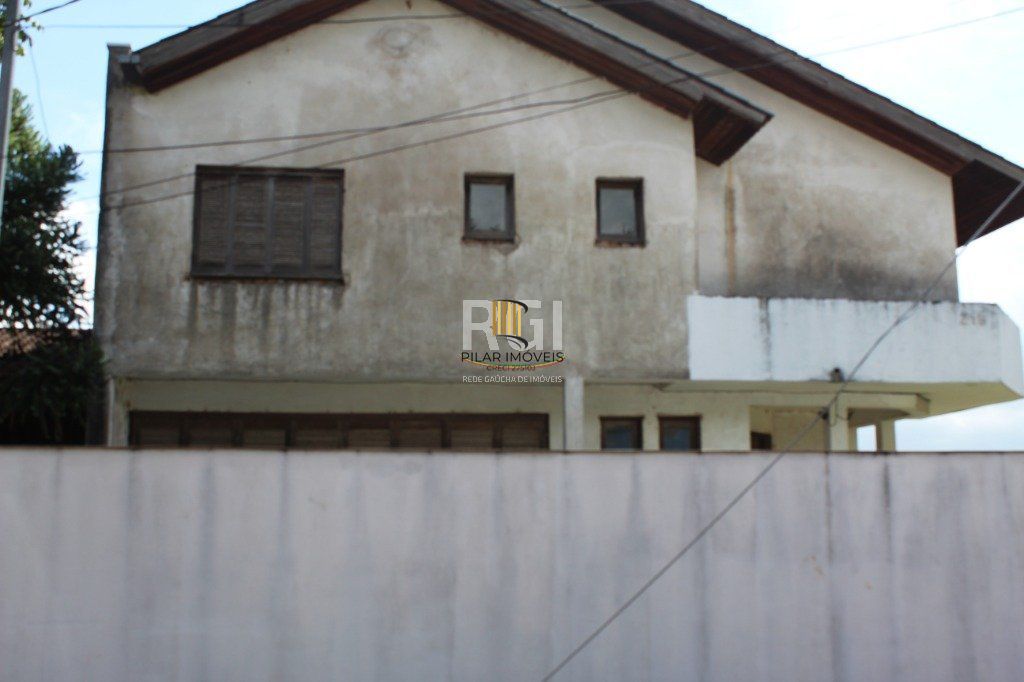 Casa para Venda - 300m², 5 dormitórios, sendo 3 suites, 5 vagas - Teresópolis