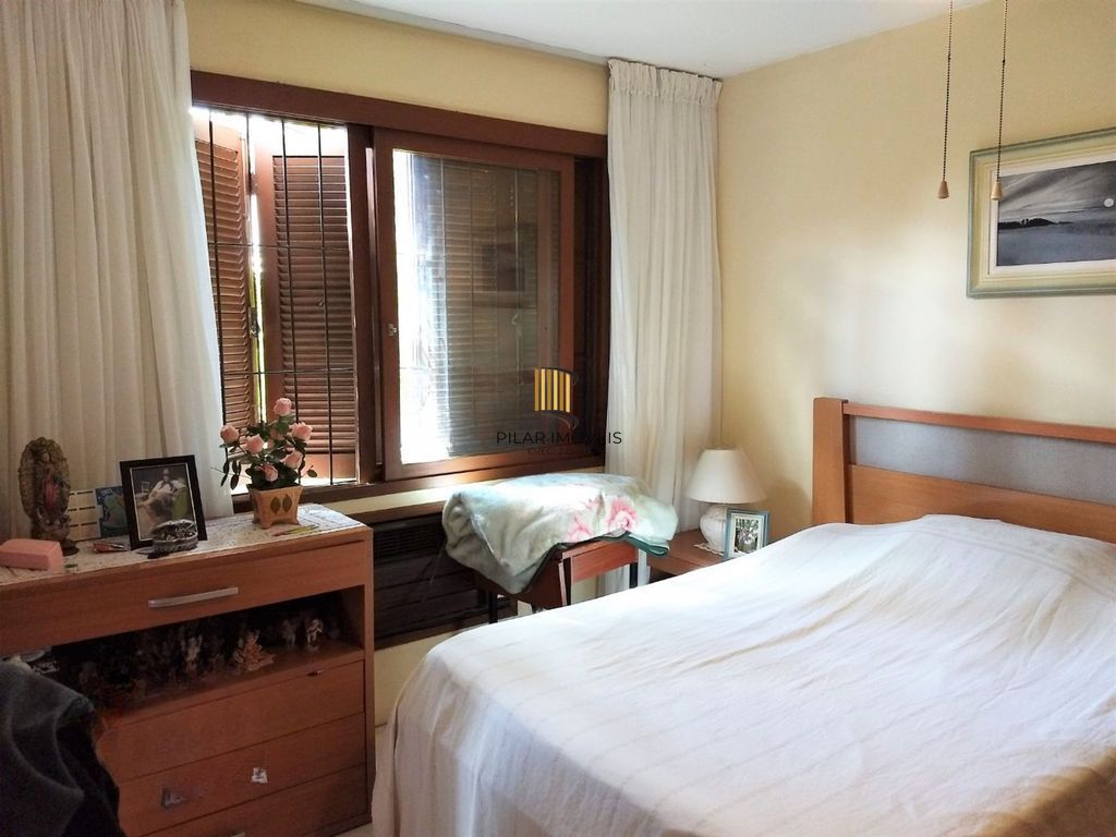 Casa 4 dormitórios à venda no Bairro Vila Jardim - Porto Alegre