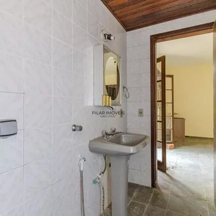 Casa à Venda na Rua da Gruta – 241,99m² – Próxima ao Hospital Divina Providência