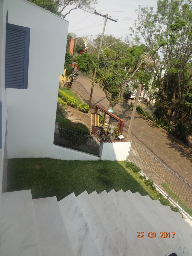 Casa para Venda - 365m², 4 dormitórios, sendo 2 suites, 6 vagas - Nonoai