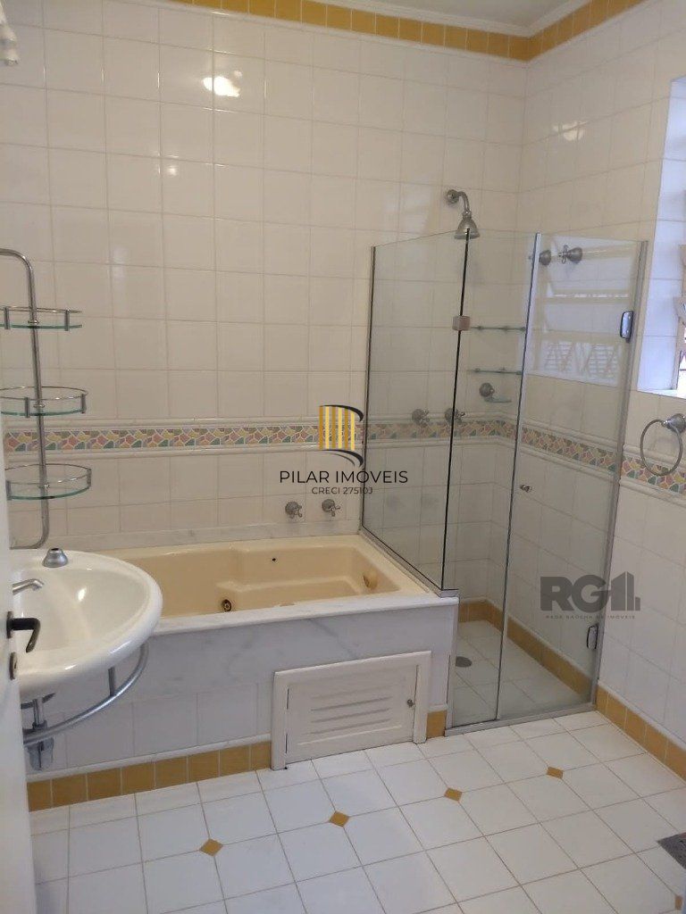 Casa de 168m² - 3 dormitórios, 3 vagas no bairro Nonoai