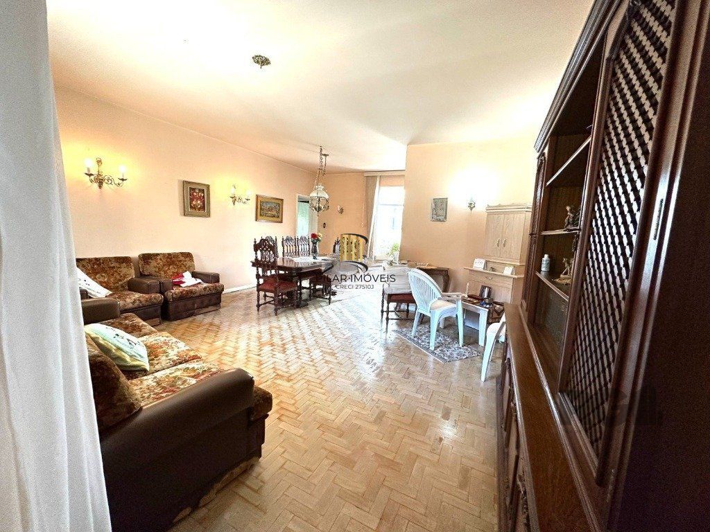 Casa 3 dormitórios no Bairro Glória, próxima a Prof. Oscar Pereira.
