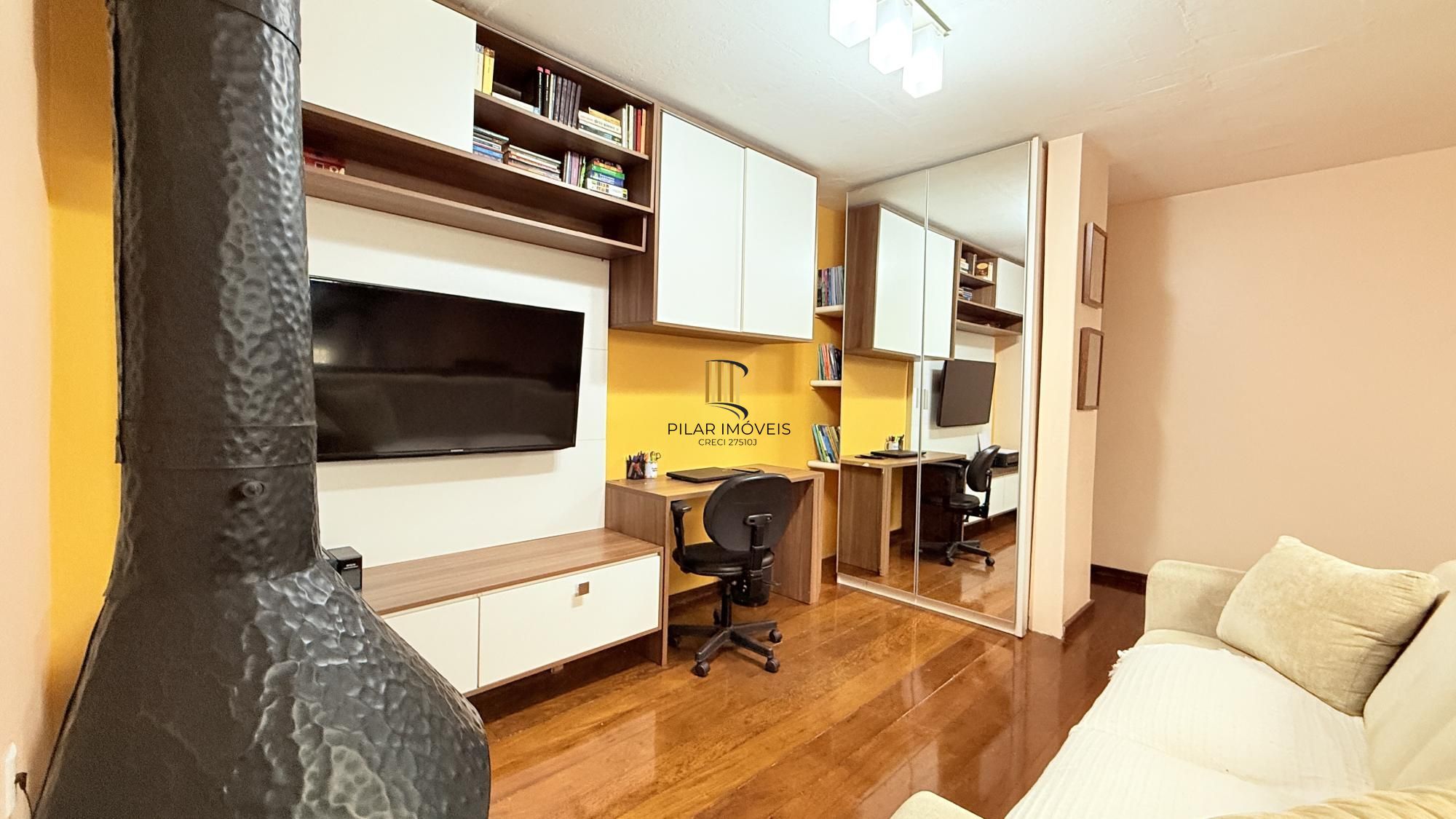 Casa para Venda - 260m², 4 dormitórios, sendo 1 suites, 4 vagas - Nonoai