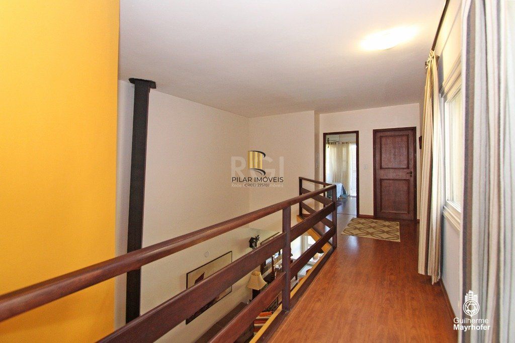 Casa para Venda - 240m², 5 dormitórios, sendo 1 suites, 3 vagas - Menino Deus