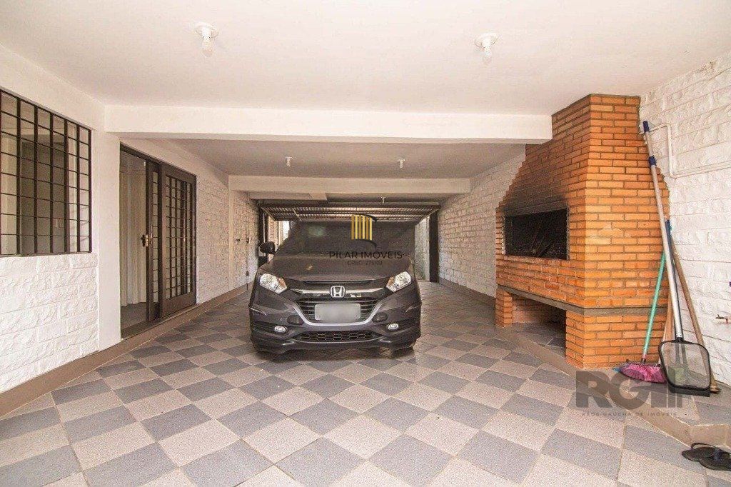 Casa para Venda - 443m², 3 dormitórios, 4 vagas - Alto Petrópolis