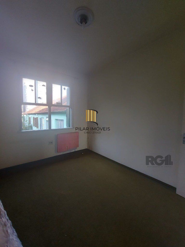 Apartamento de 2 dormitórios, mais 1 quarto de empregada, próximo a av. Teresópolis