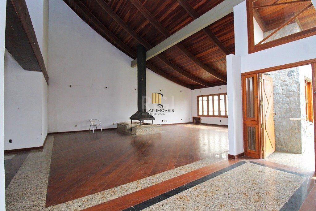 Casa para Venda - 840m², 7 dormitórios, sendo 3 suites, 8 vagas - Medianeira