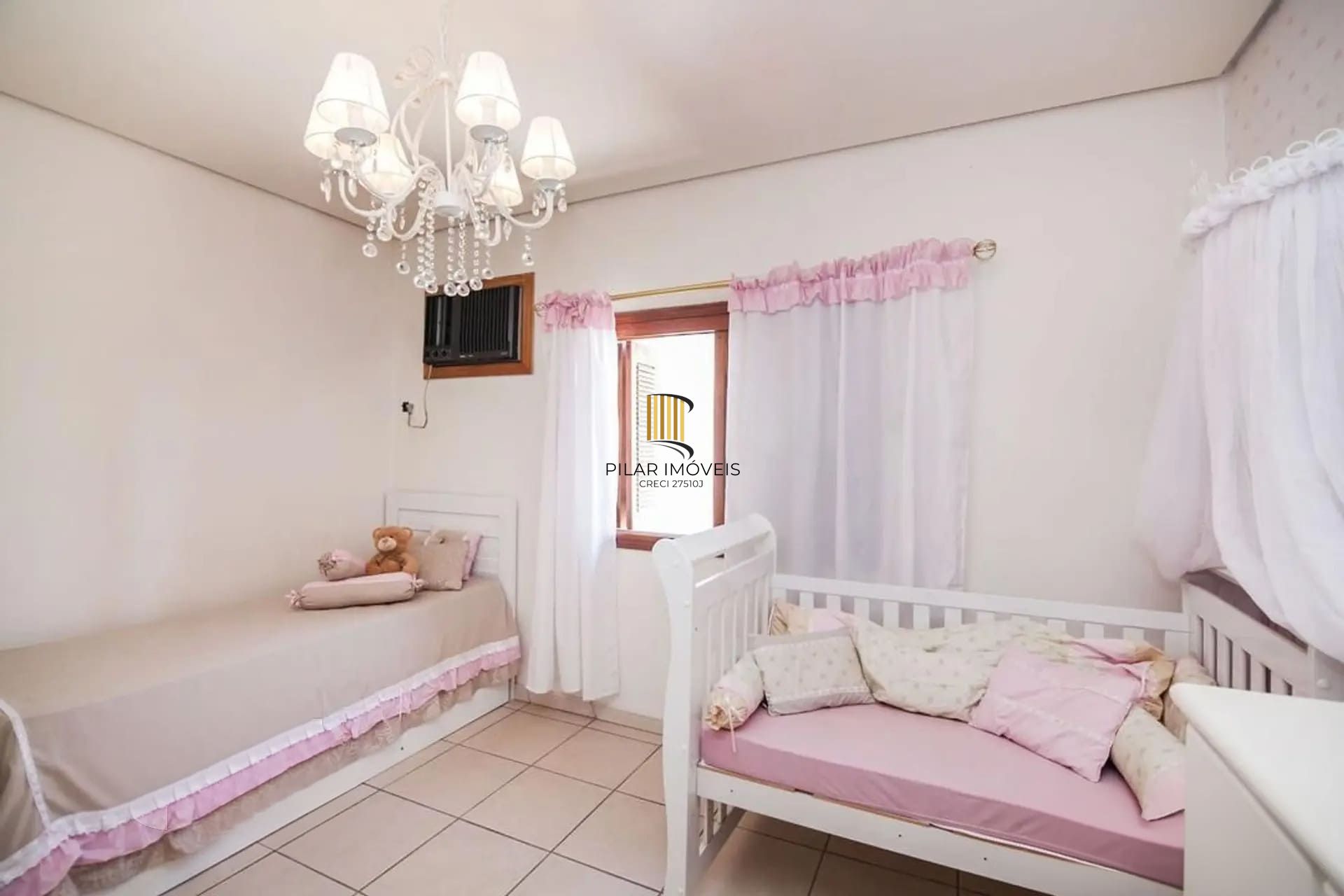 Casa de 4 dormitórios à venda no Bairro Rubem Berta, Porto Alegre.
