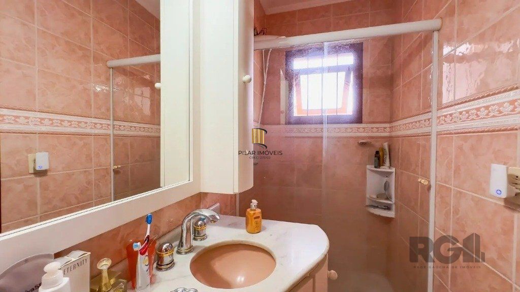 Casa com 4 quartos no bairro nonoai