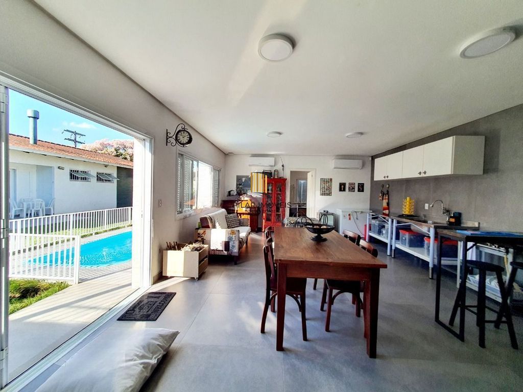 Casa de  3 dormsitorios no Bairro Camaquã - Porto Alegre