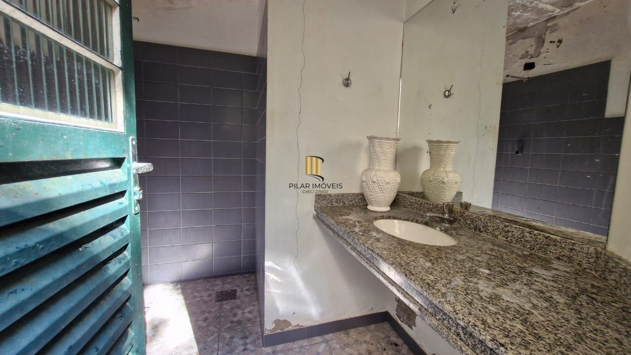 Casa de Cinema na Glória, com 500m² de área privada, 3 dormitórios, piscina, horta, lareira, elevador, gradeada 4 garagens