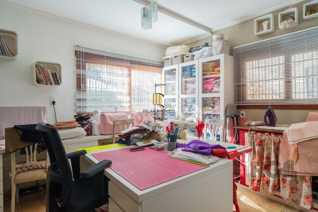 Casa 3 dormitórios no bairro Medianeira