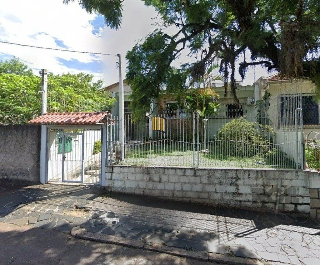 Casa com 3 dormitórios no bairro Medianeira